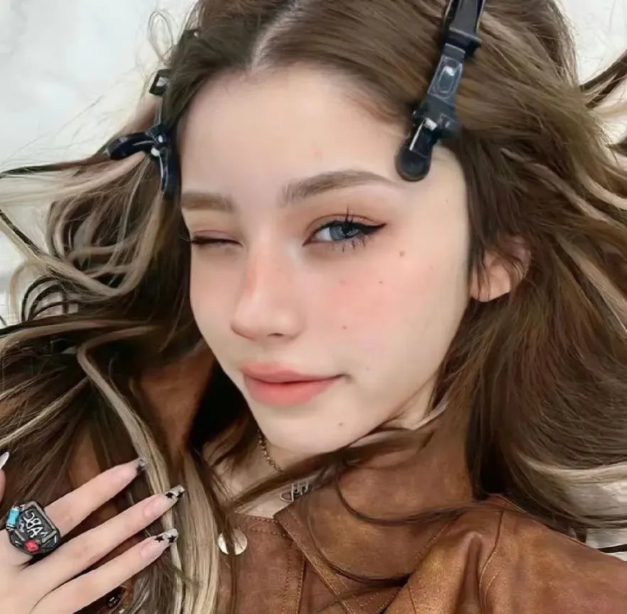 笼中女